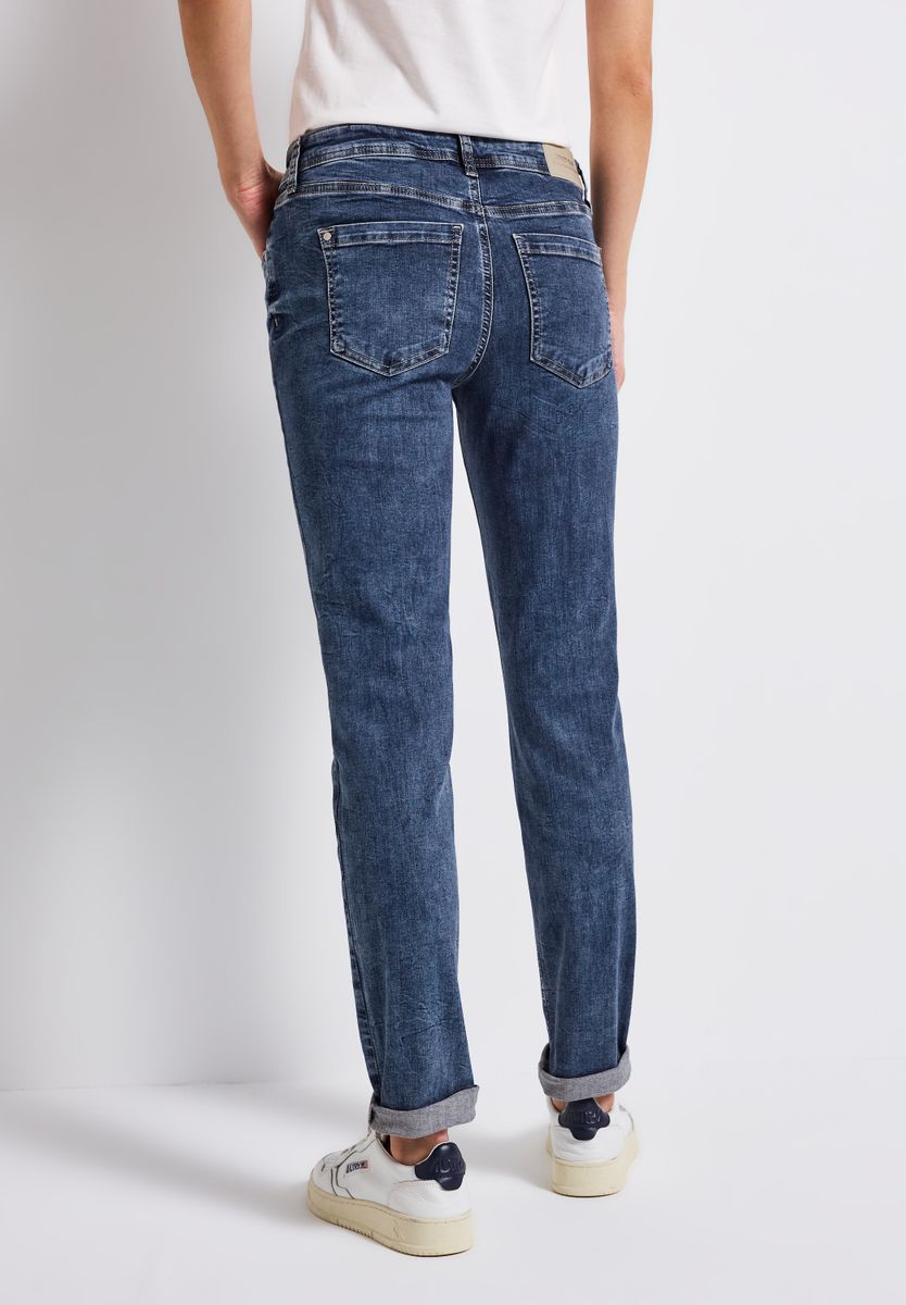 Jeans mit Destroyed Details