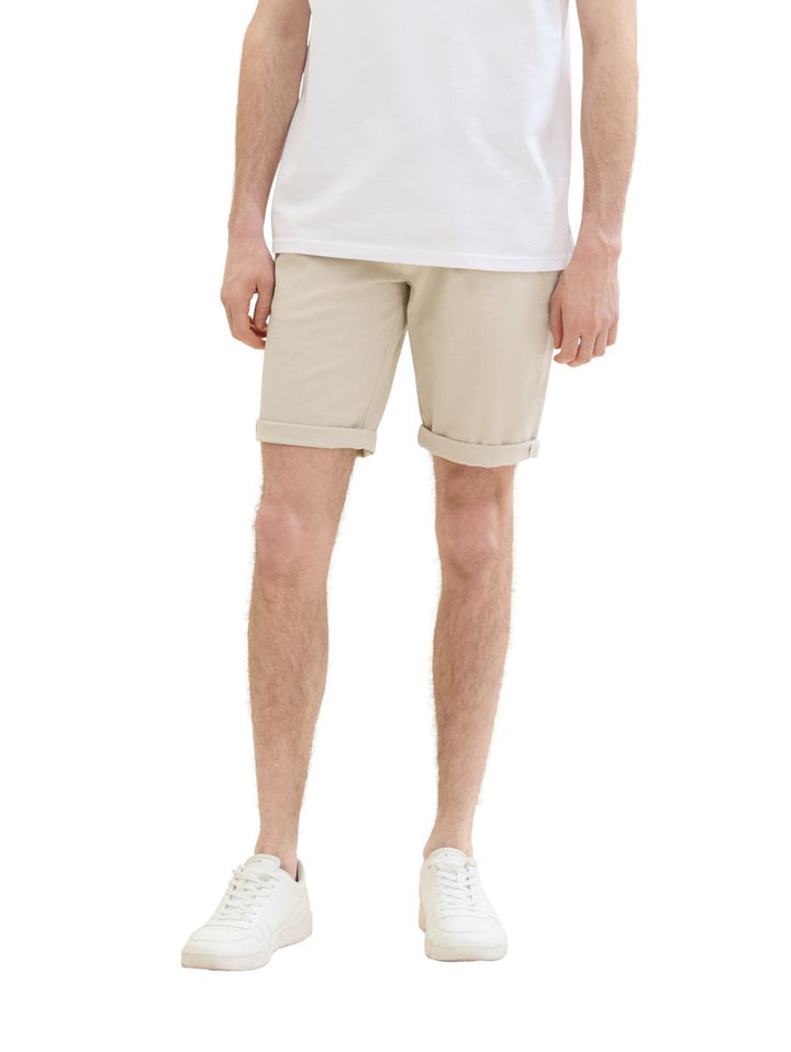 Slim Chino Shorts mit Gürtel