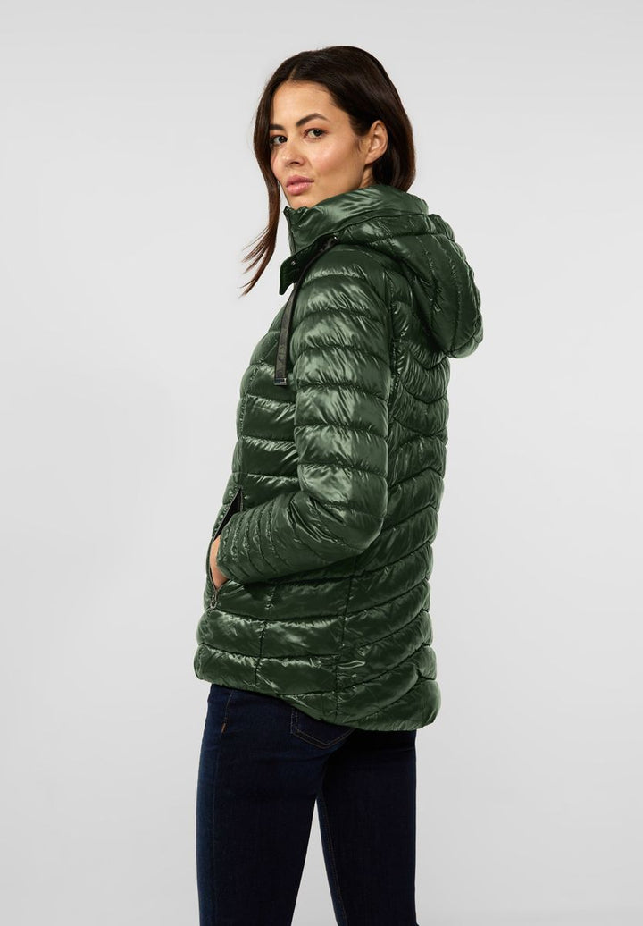 Kurze Steppjacke mit Kapuze