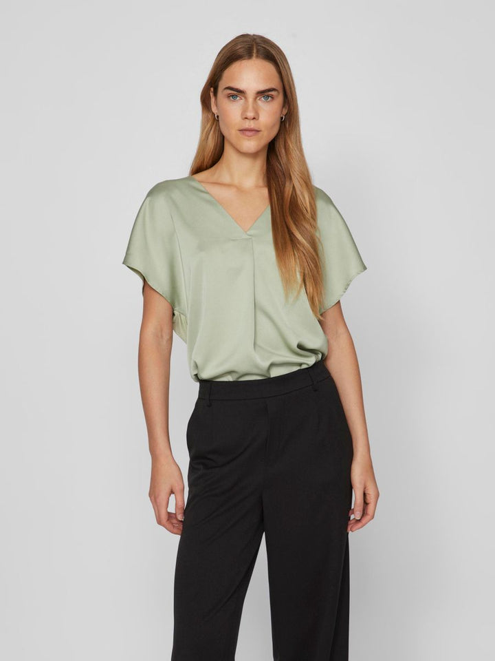 VIELLETTE V-NECK S/S SATIN TOP - NOOS